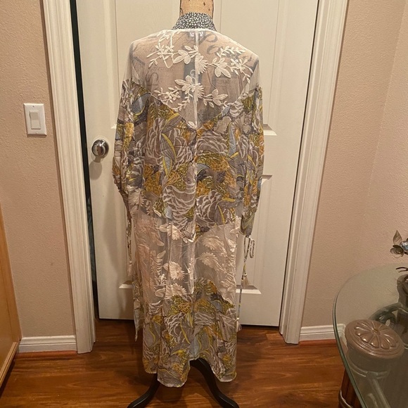 Floral print & crochet soft lace maxi kimo… - Picture 4 of 7